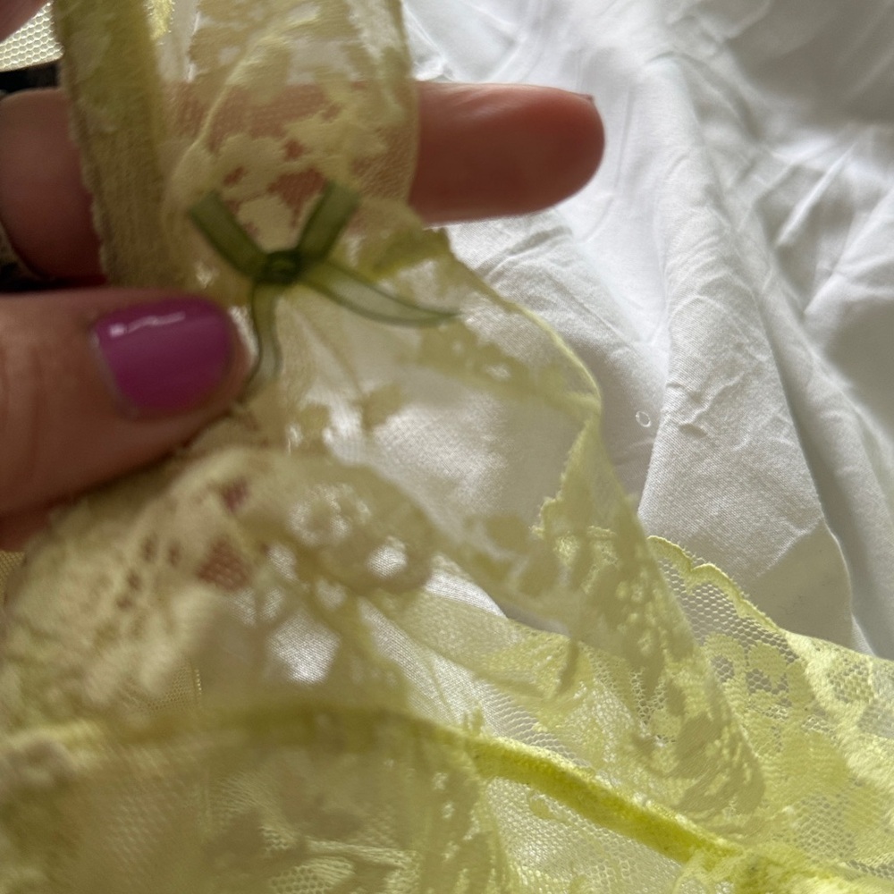💛 Adore Me Unlined Clera Bra Neon Yellow Lace Green Bows 38F 3D 38 DDD - Picture 8 of 9